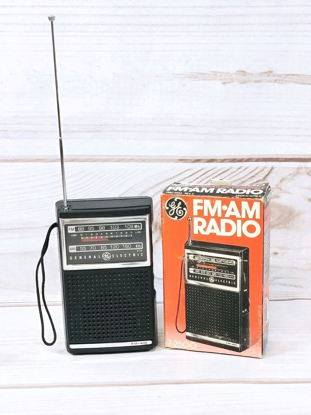 Vintage General Electric 7-2500 Portable AM/FM Transistor Radio Model C Tested